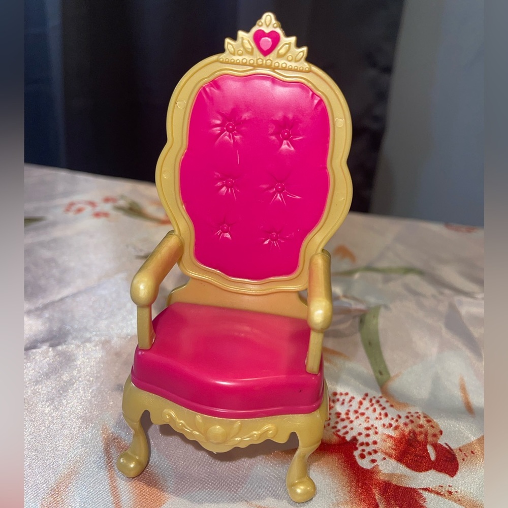 Barbie chair 💕